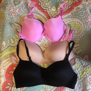 Victoria’s Secret plunge and perfect bra bundle